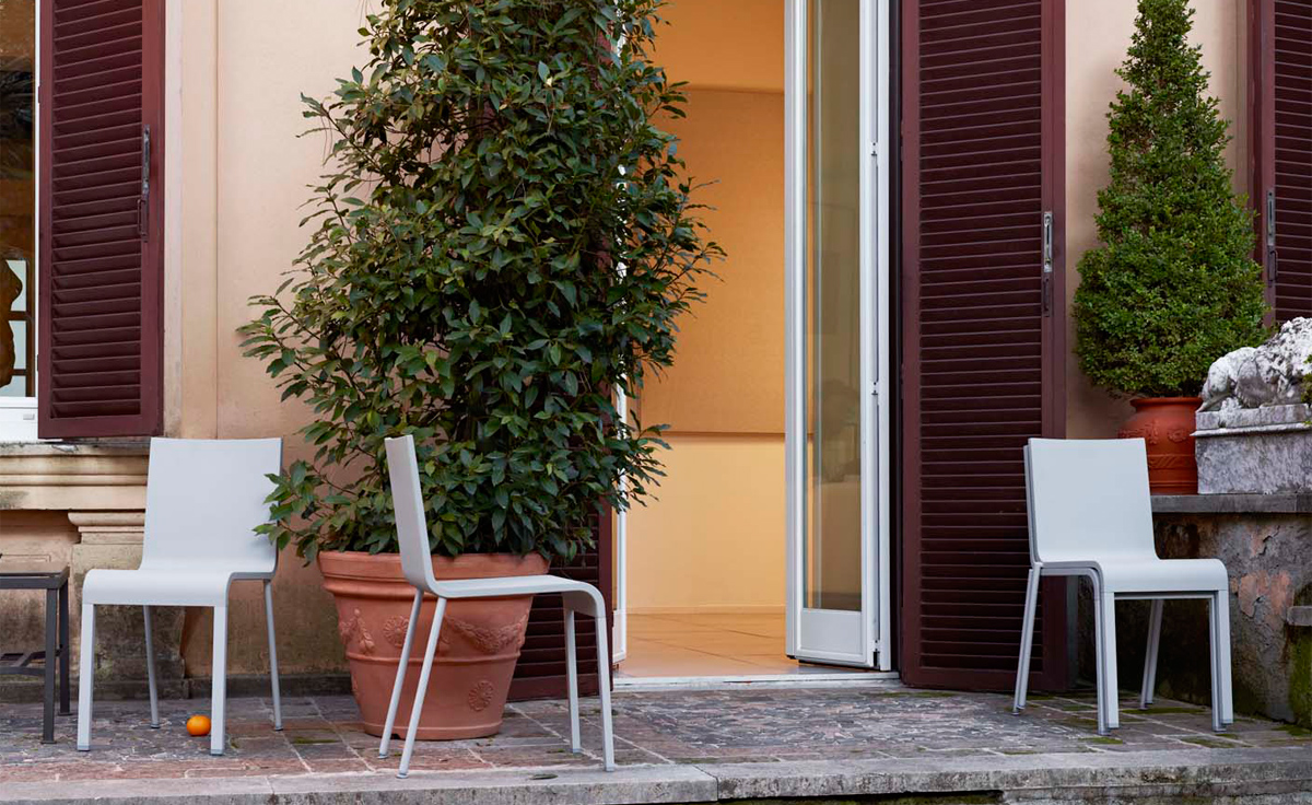 .03 stacking chair