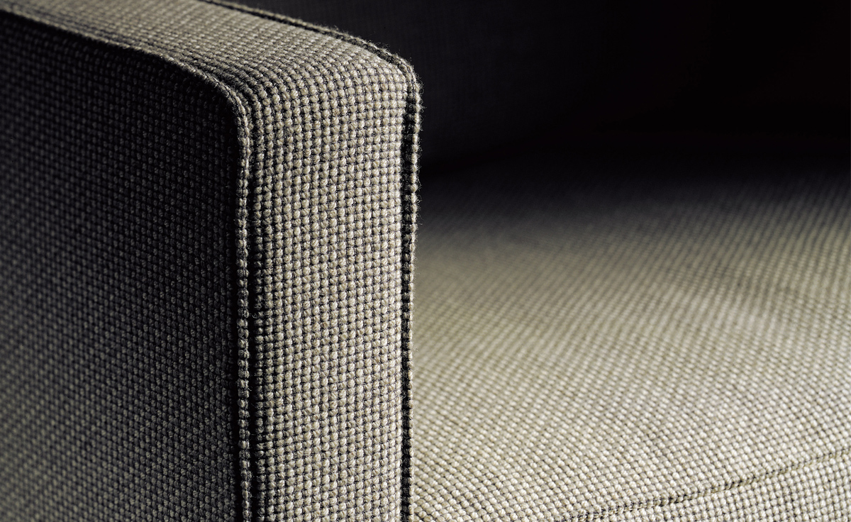 905 2.5 seat 2 cushion sofa