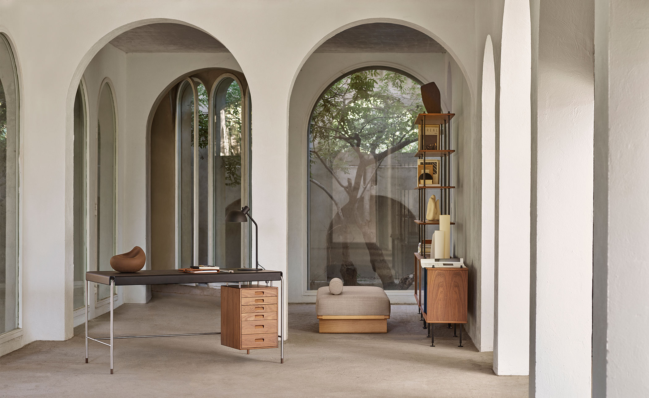 aj52 society table by arne jacobsen for carl hansen & son