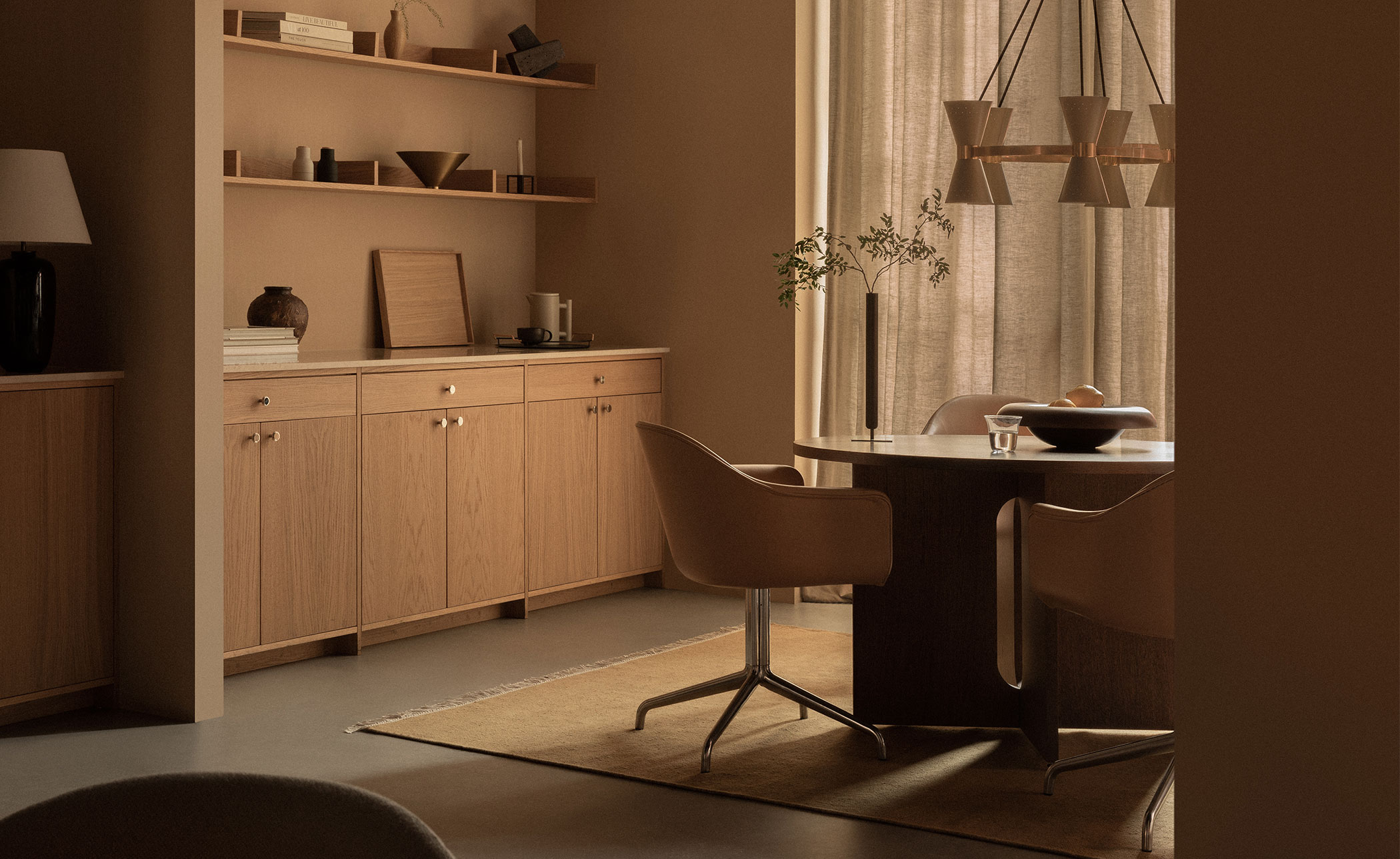 Androgyne Round Dining Table