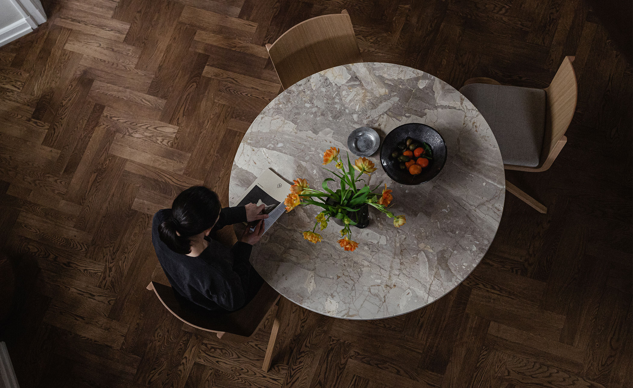 Androgyne Round Dining Table