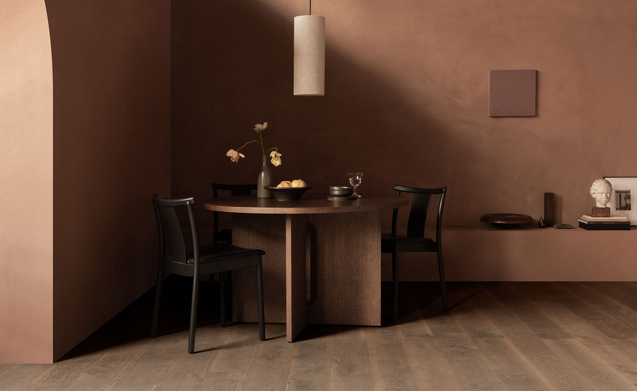 Androgyne Round Dining Table