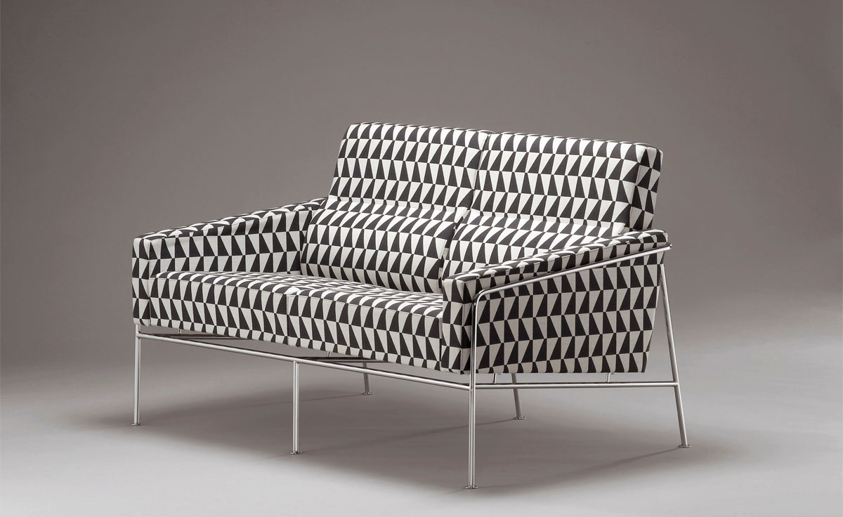 arne jacobsen series 3300 2 seat sofa