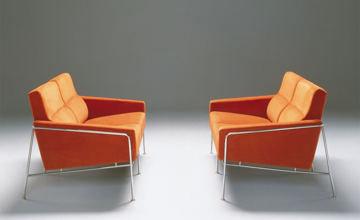 arne jacobsen series 3300 2 seat sofa