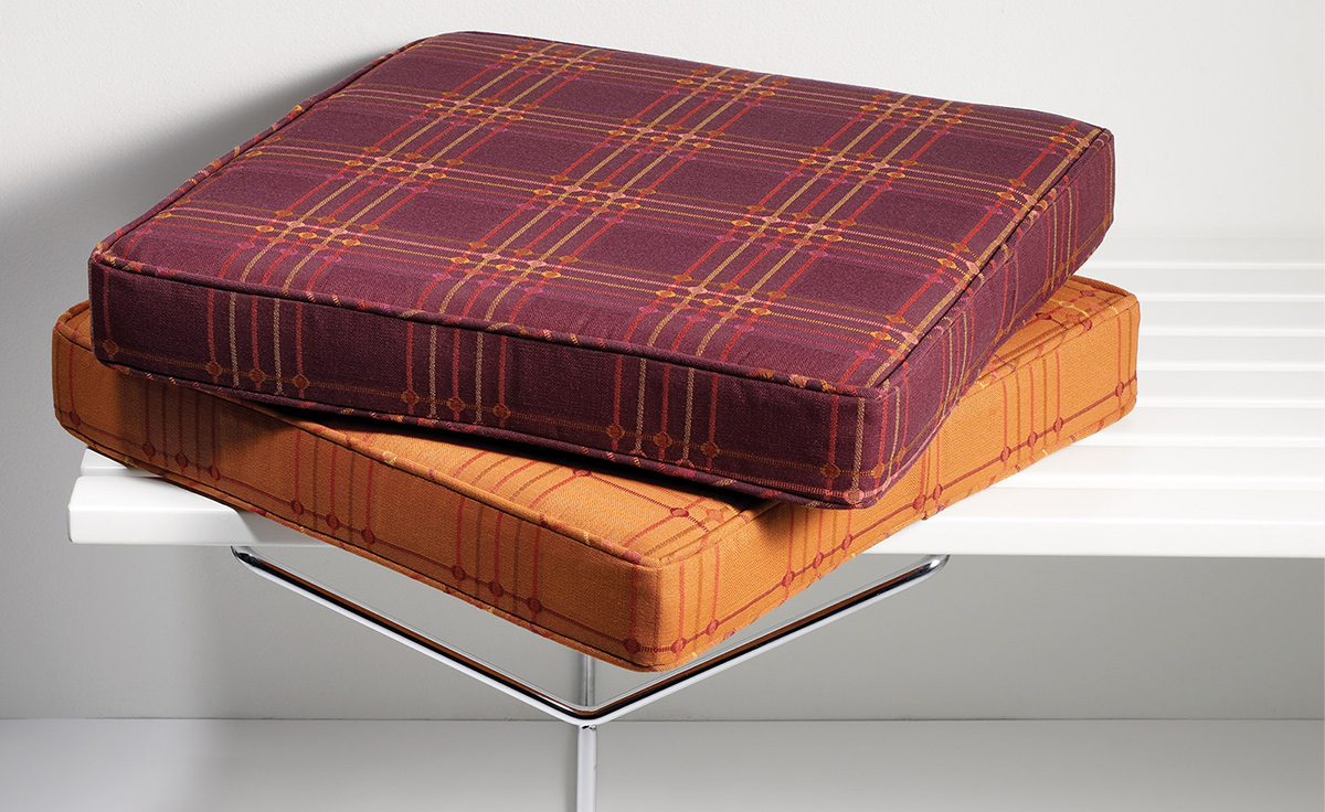 bertoia bench with 3 seat cushions