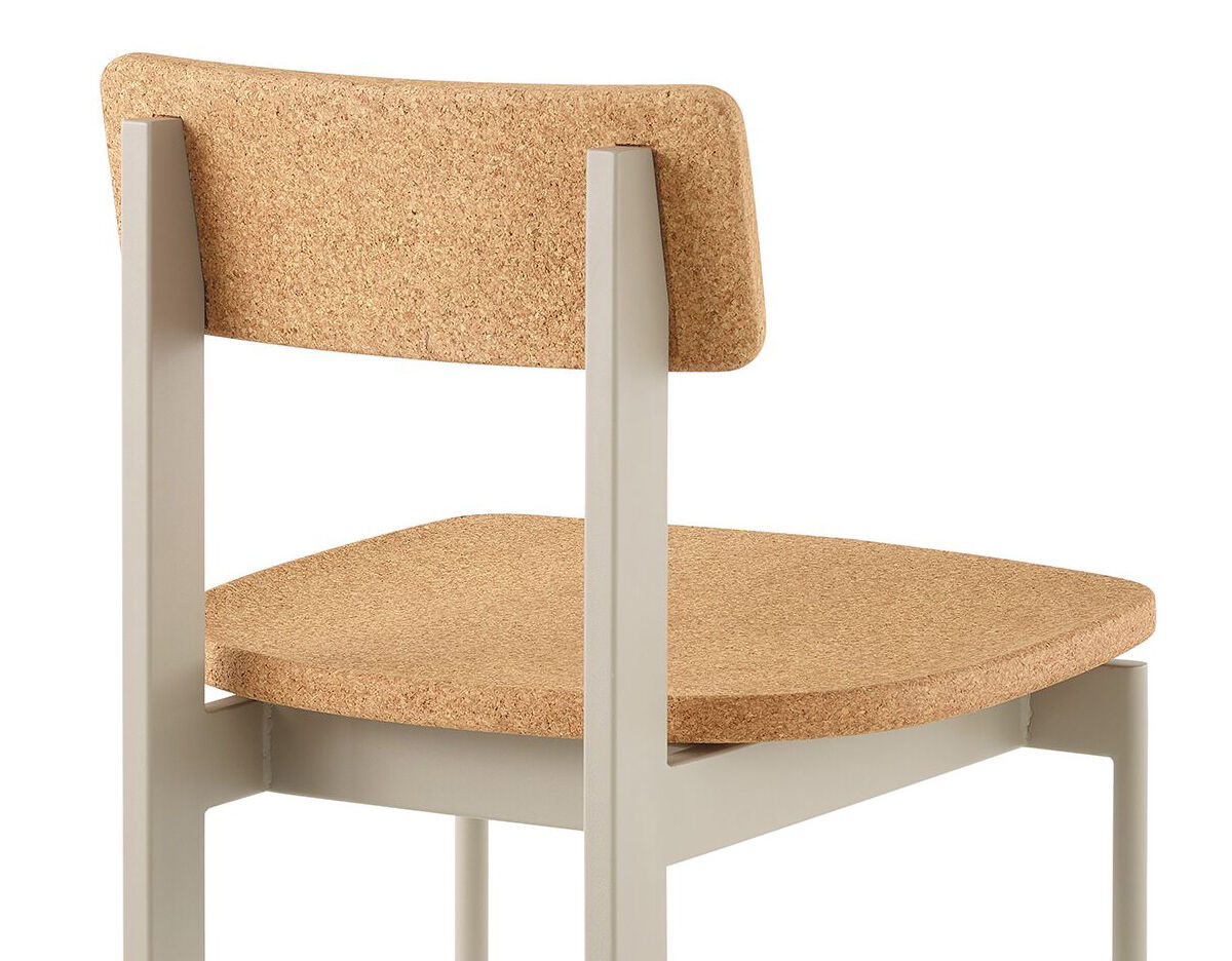 betwixt stool