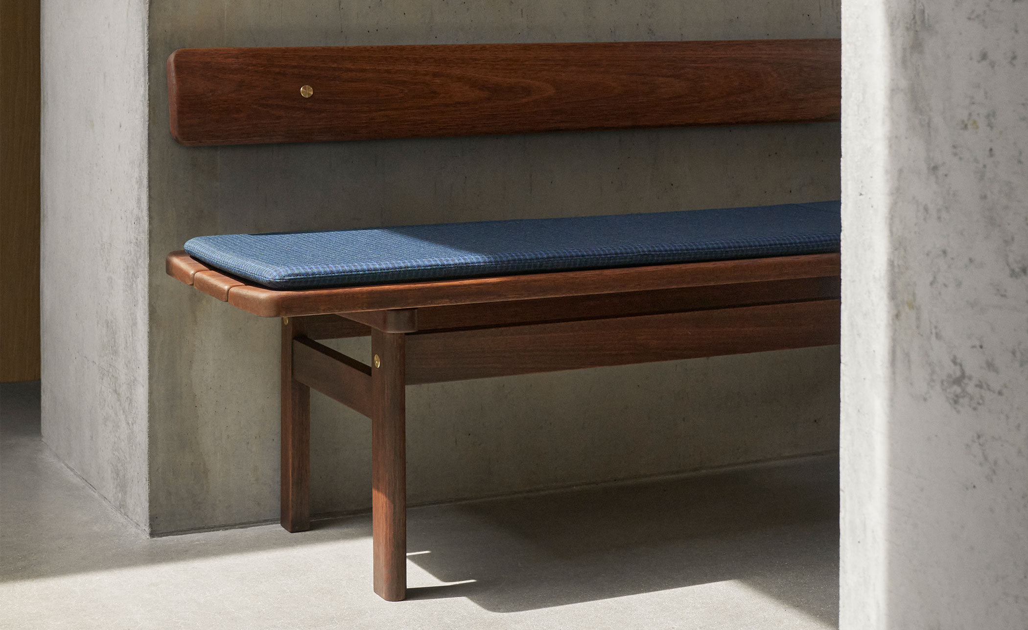 BM0700 Asserbo Backless Bench
