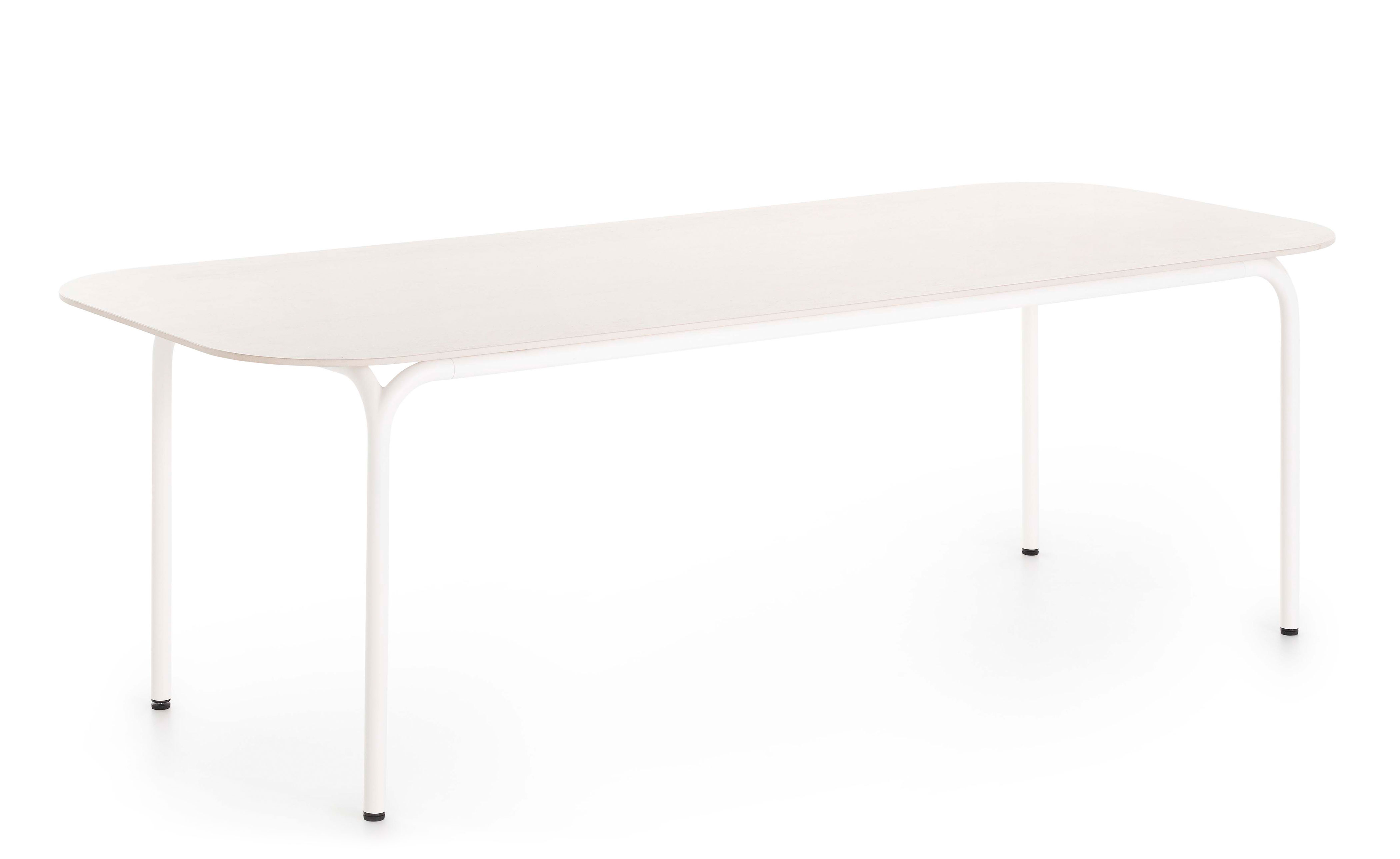 Capa Dining Table