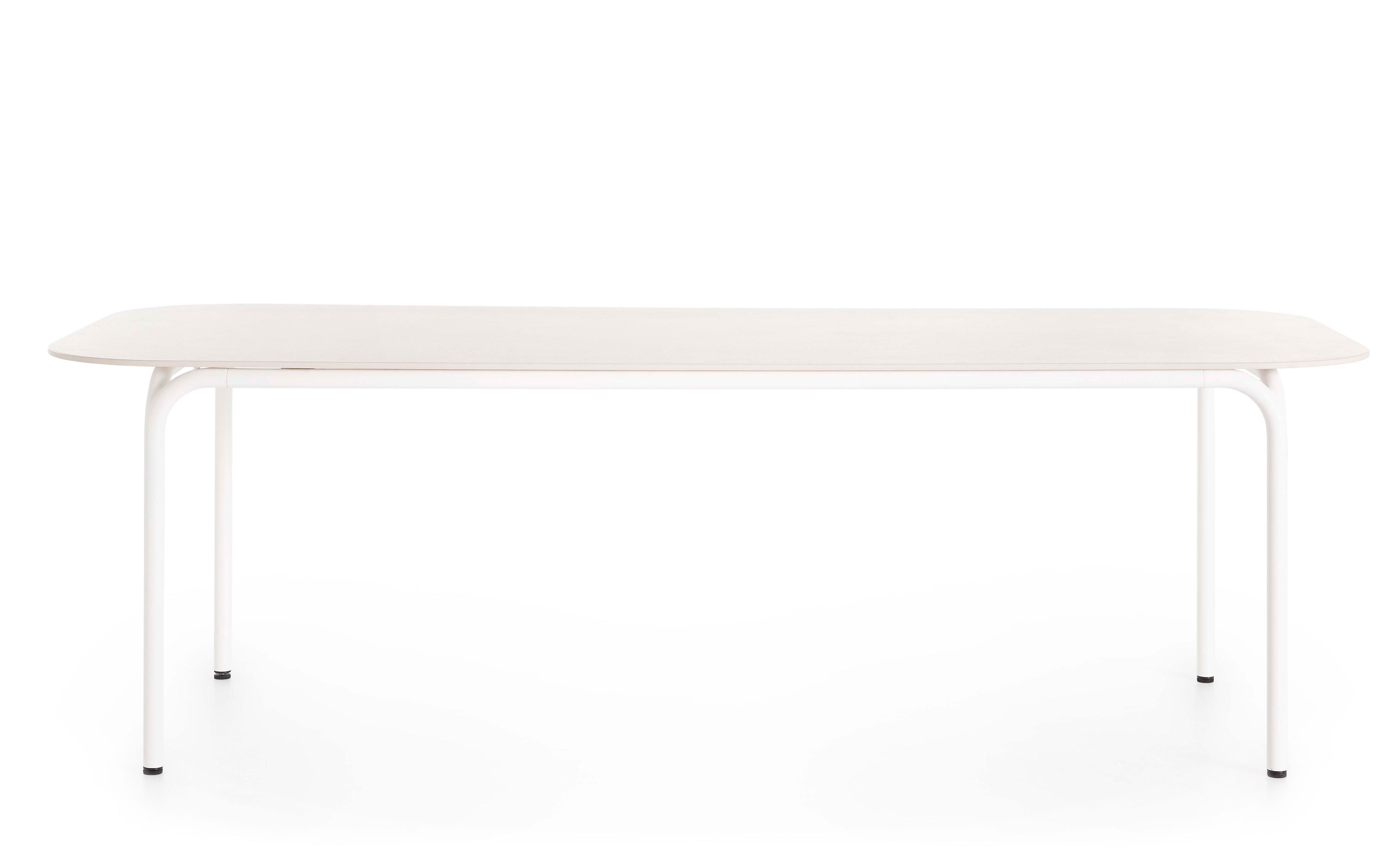 Capa Dining Table