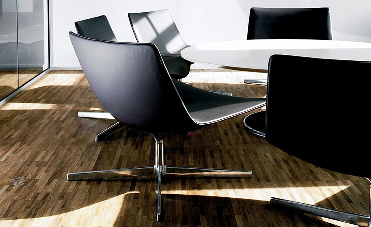 catifa 80 lounge chair with pedestal base