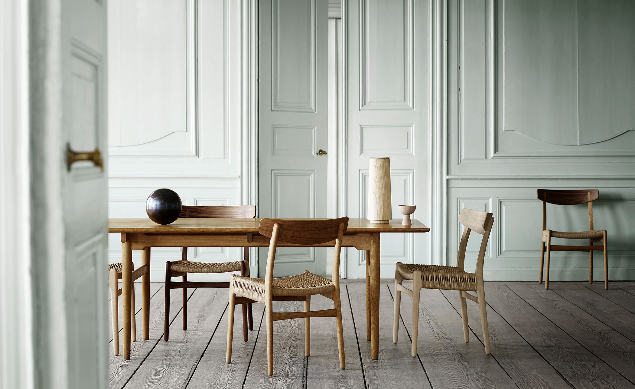 CH327 Dining Table