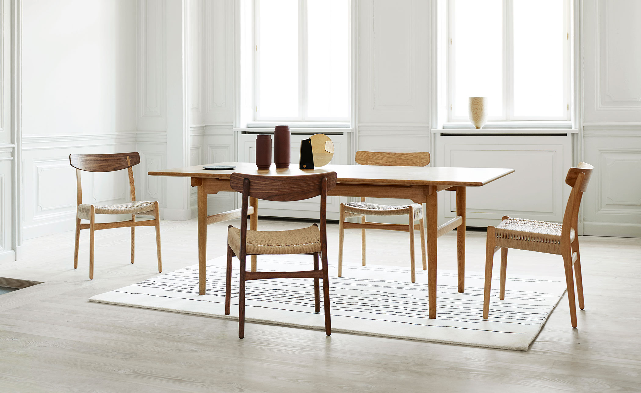 CH327 Dining Table
