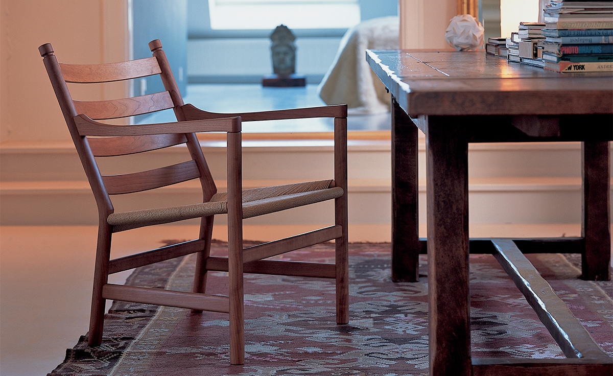 ch44 easy chair