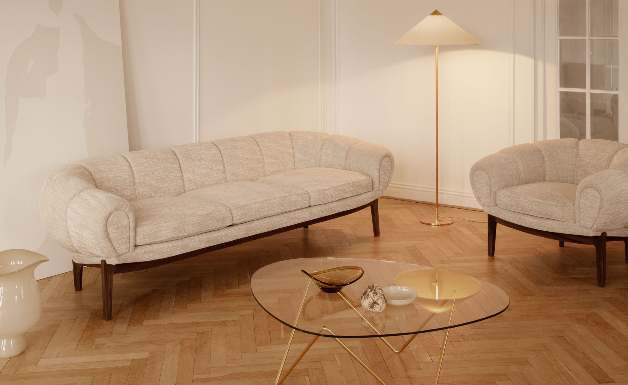 croissant lounge chair
