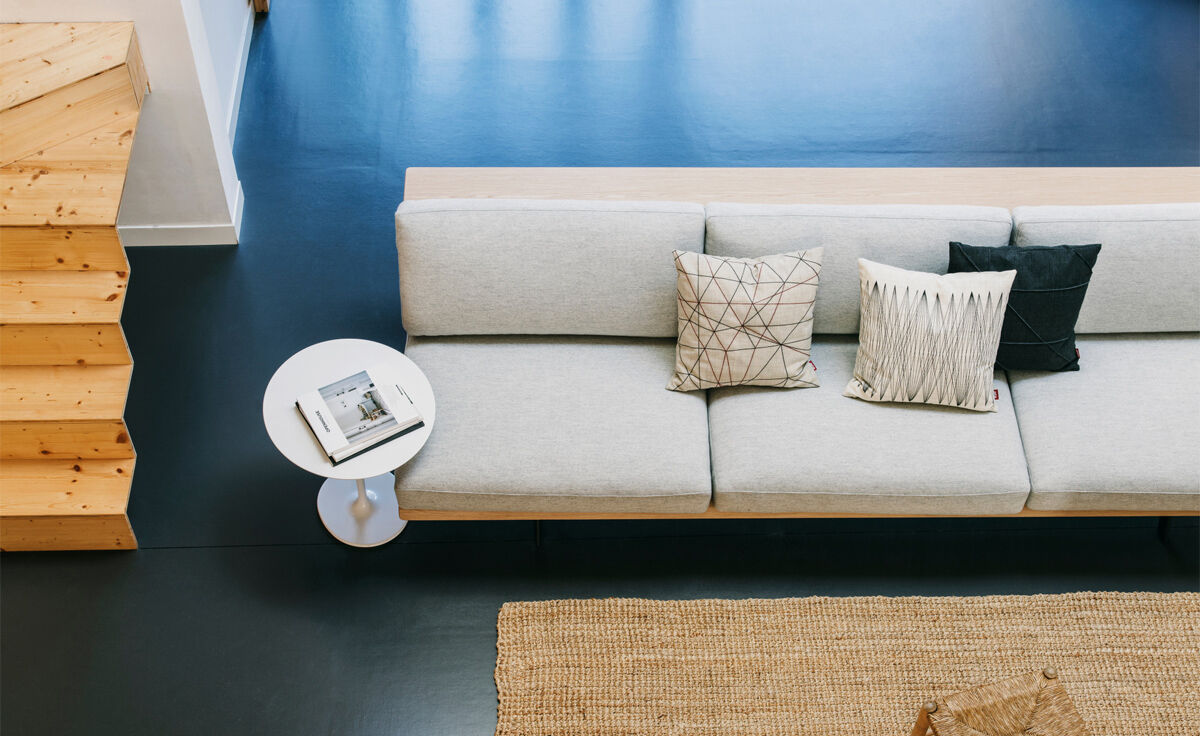 dizzie side table