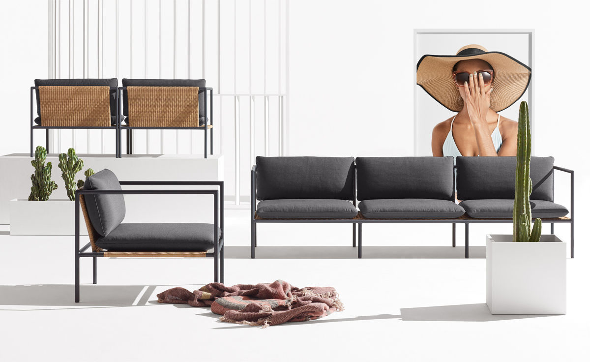 dog days outdoor 2 seat sofa