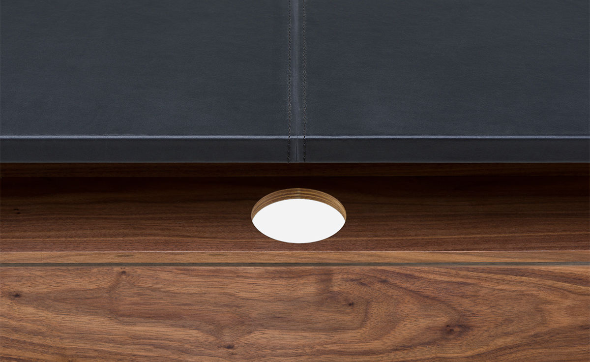 drape desk 777