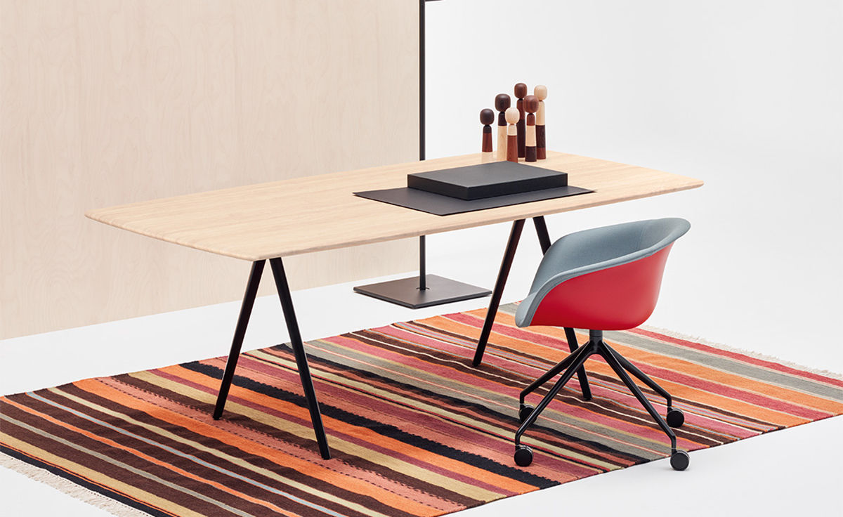 duna 02 trestle base chair with front upholstery