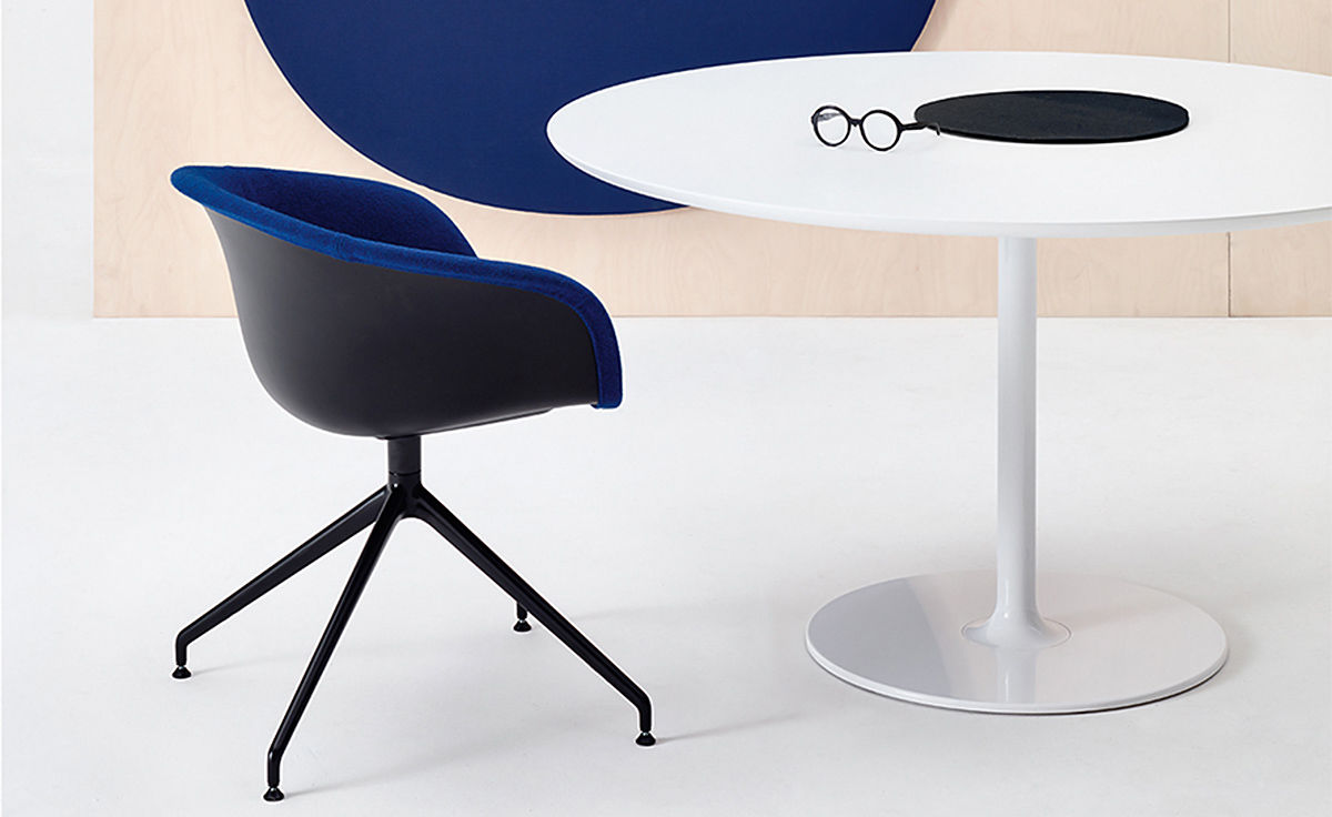 duna 02 trestle base chair with front upholstery