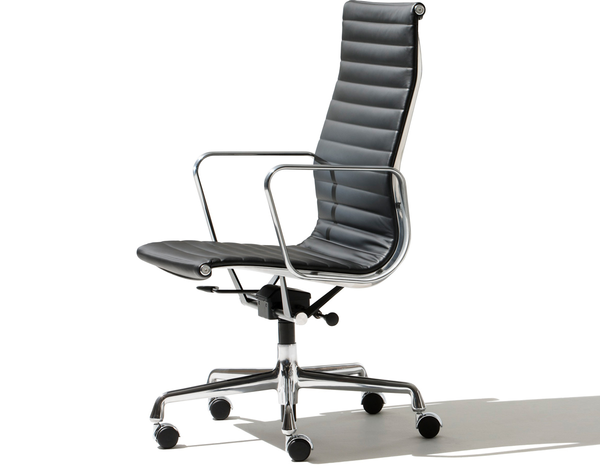 eames&reg; aluminum group executive chair