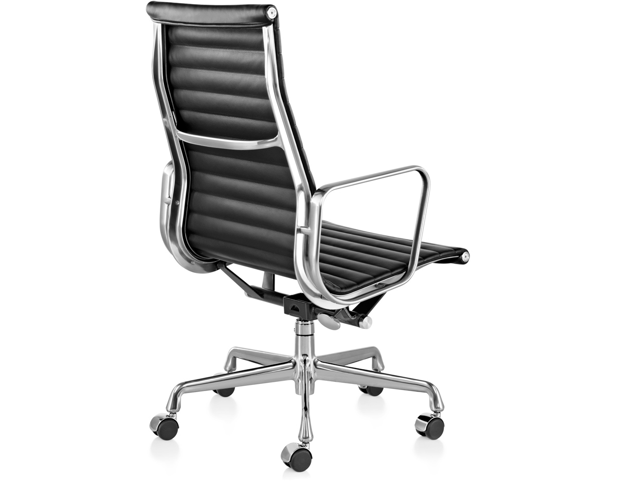 eames&reg; aluminum group executive chair