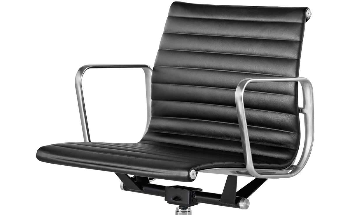 eames&reg; aluminum group management chair