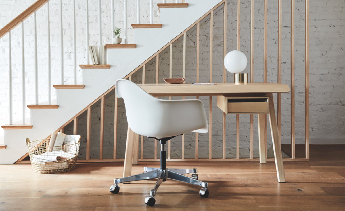 eames&reg; armchair with task base