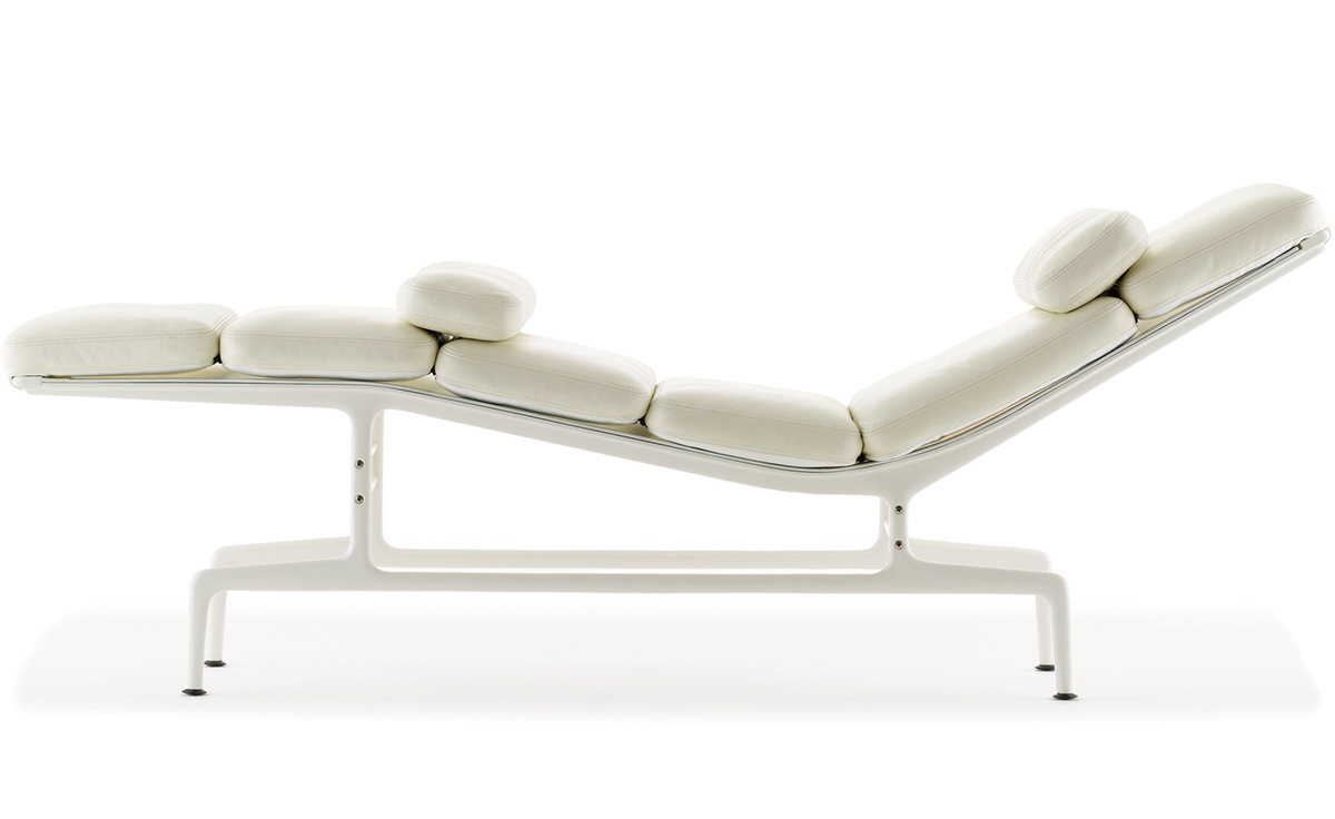 eames&reg; chaise