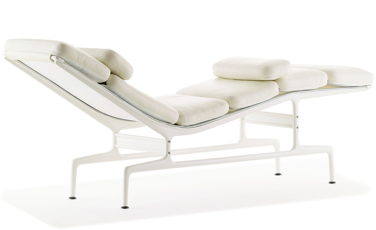 eames&reg; chaise