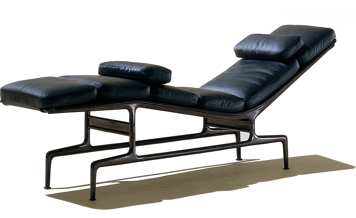 eames&reg; chaise