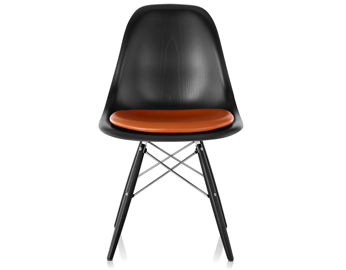 eames&reg; dowel base wood side chair with seat pad