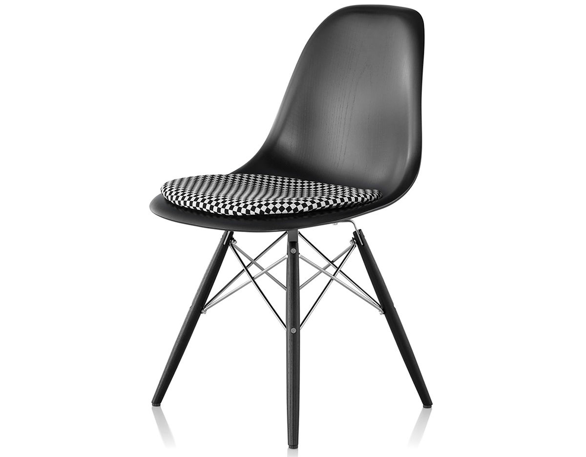 eames&reg; dowel base wood side chair with seat pad