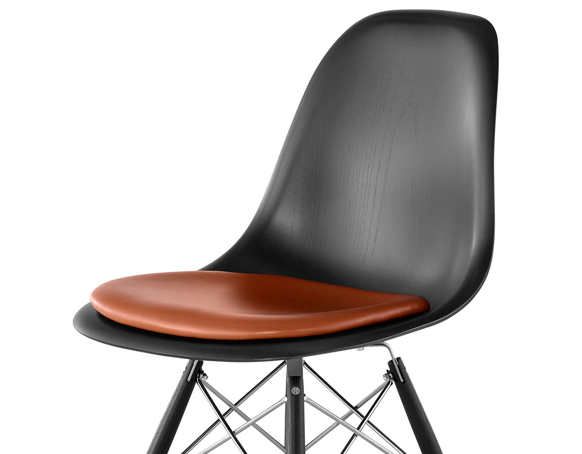 eames&reg; dowel base wood side chair with seat pad