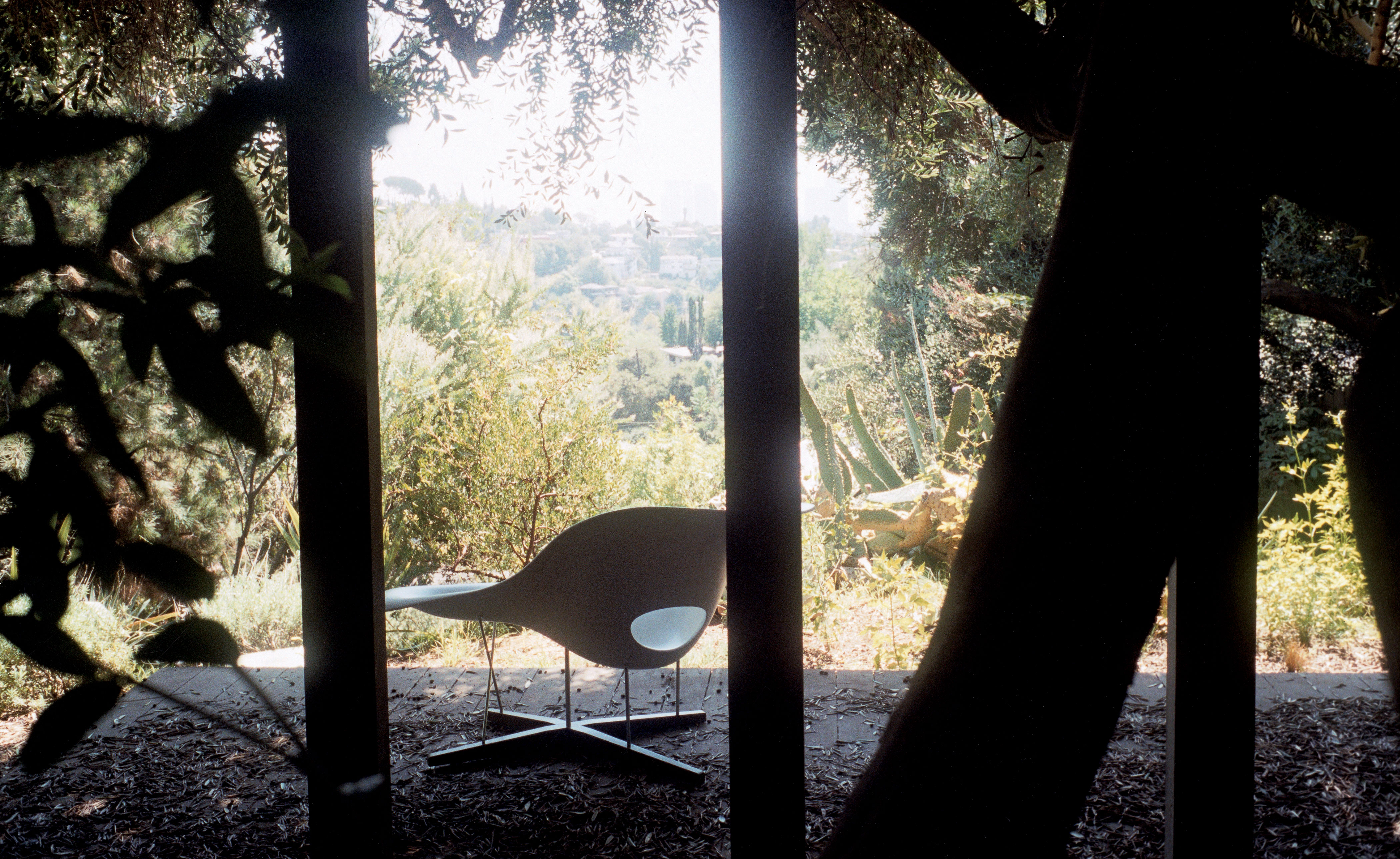 eames la chaise