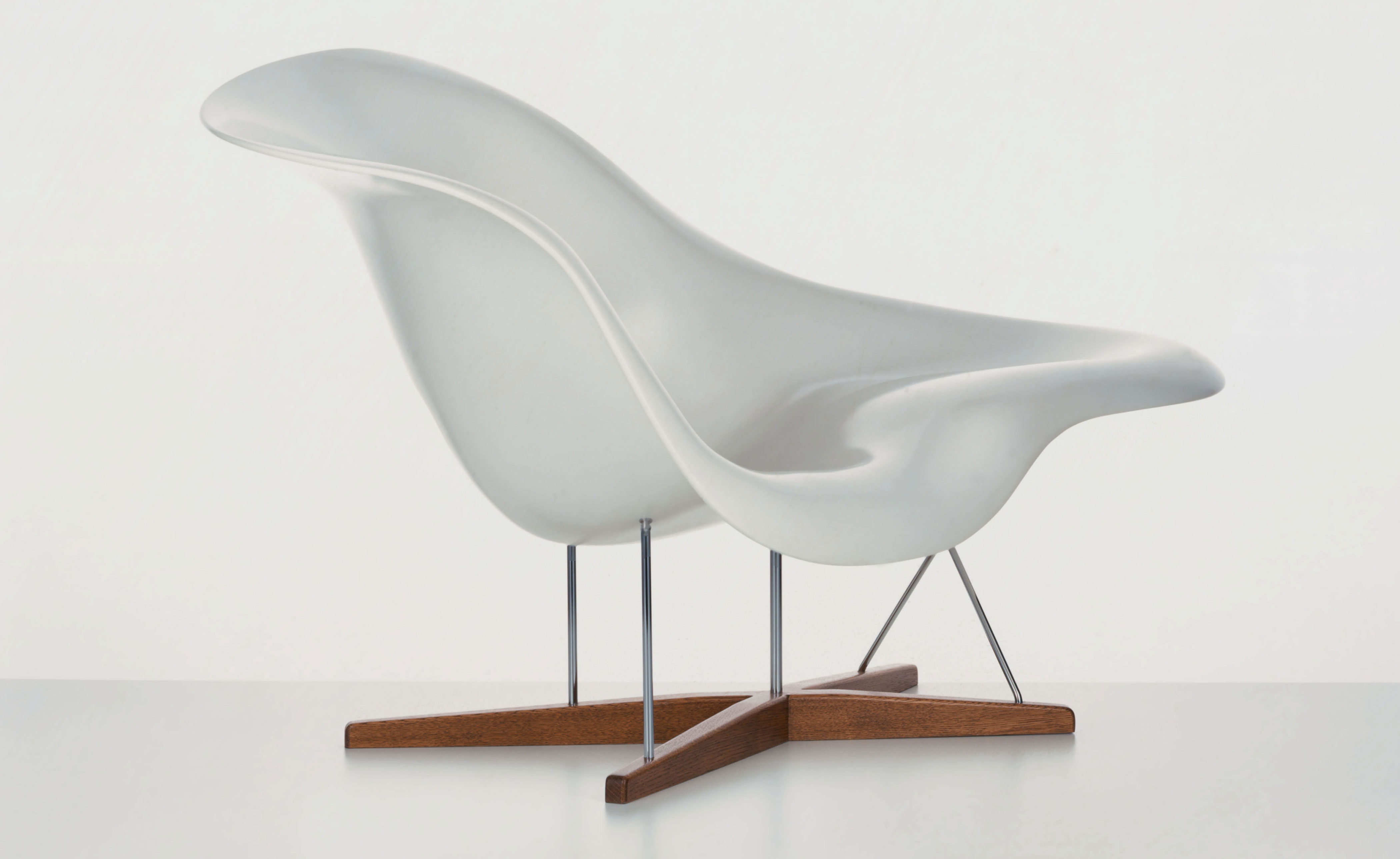 eames la chaise