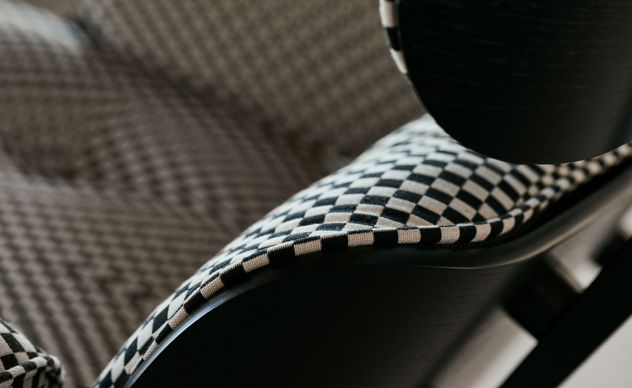 eames® lounge chair in fabric