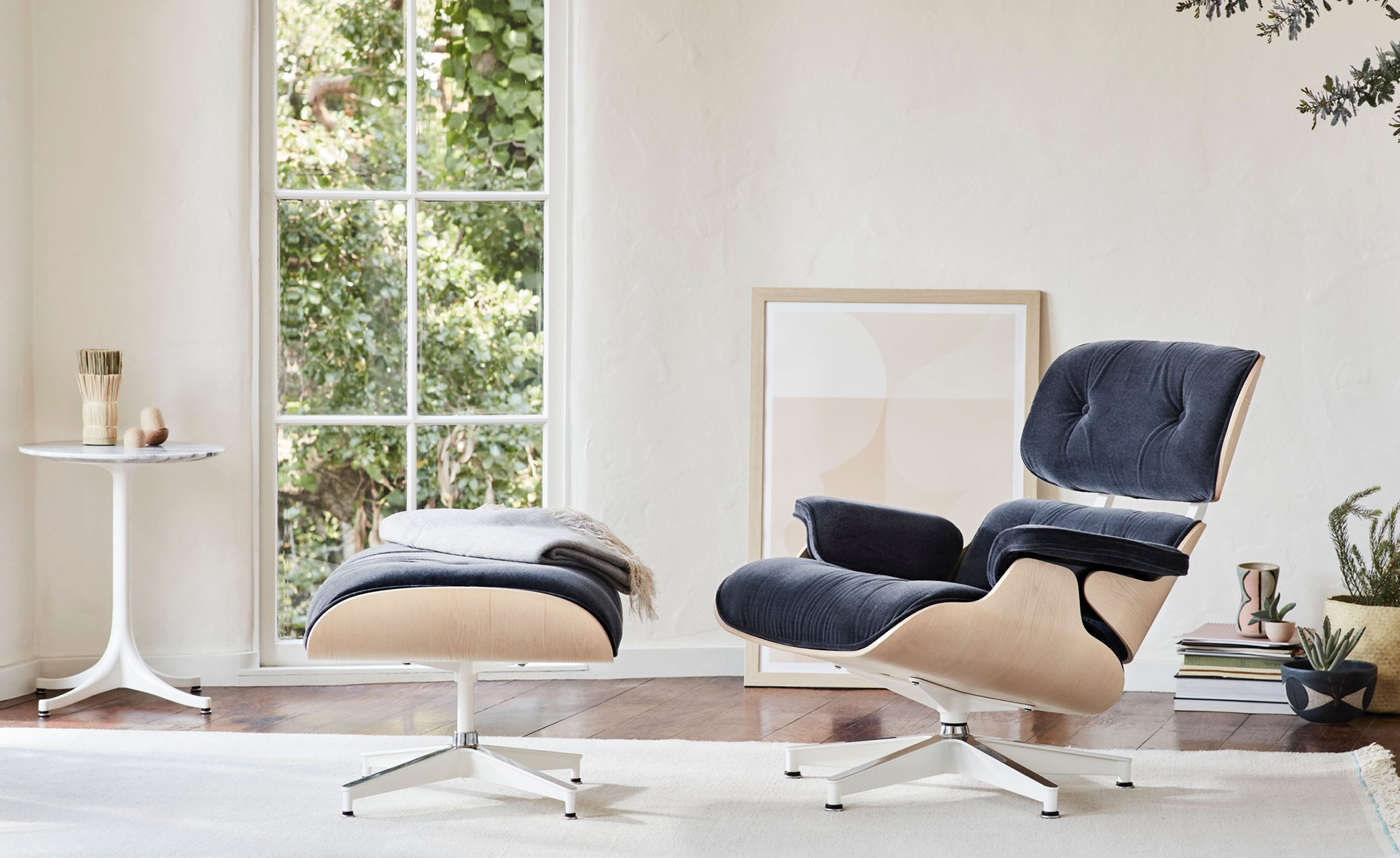 eames® lounge chair & ottoman in fabric