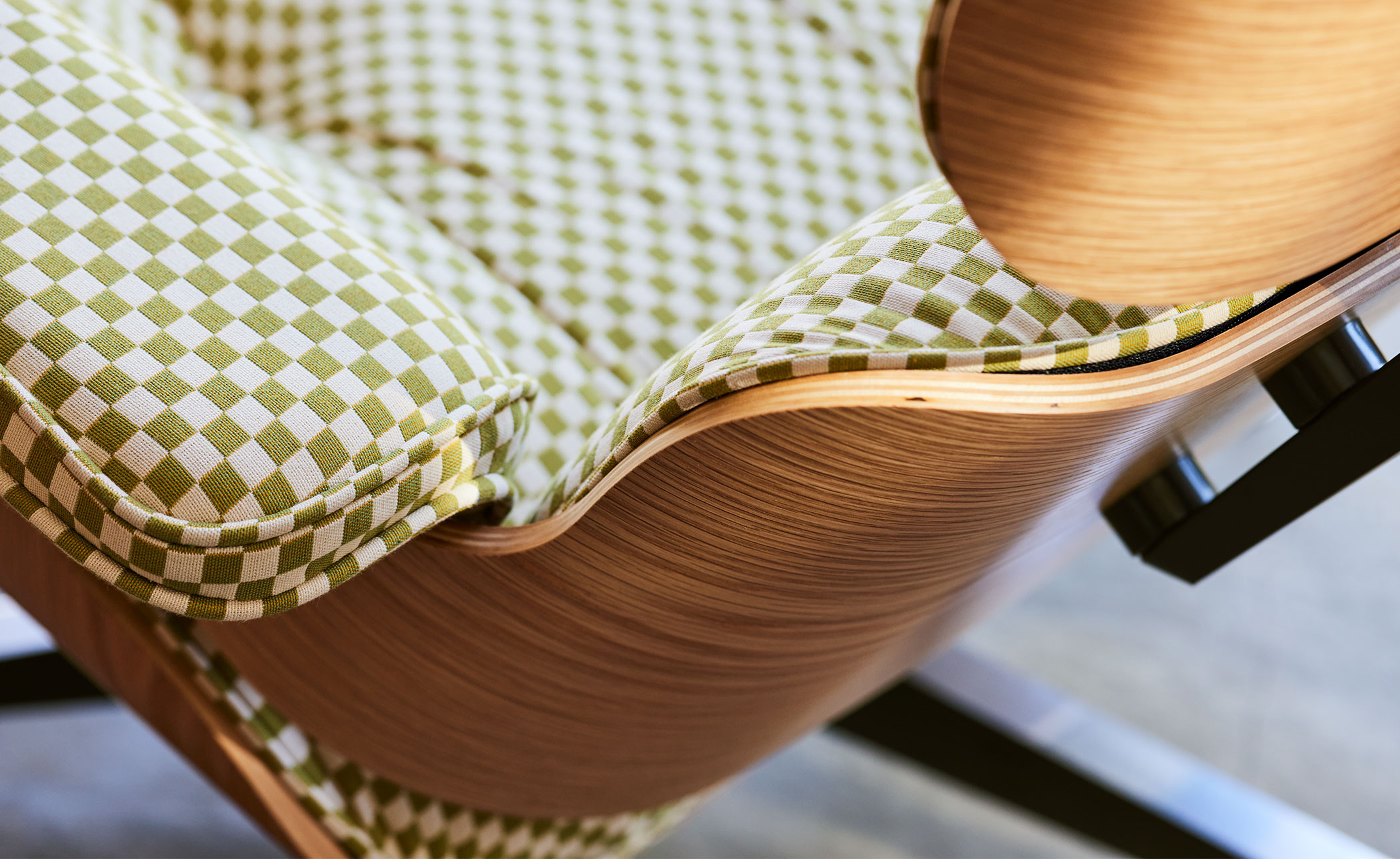 eames® lounge chair & ottoman in fabric