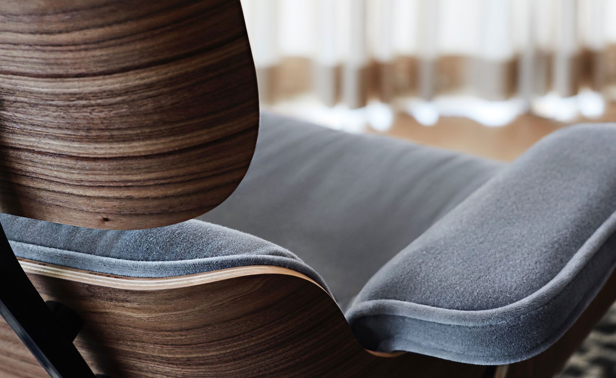 eames® lounge chair & ottoman in fabric