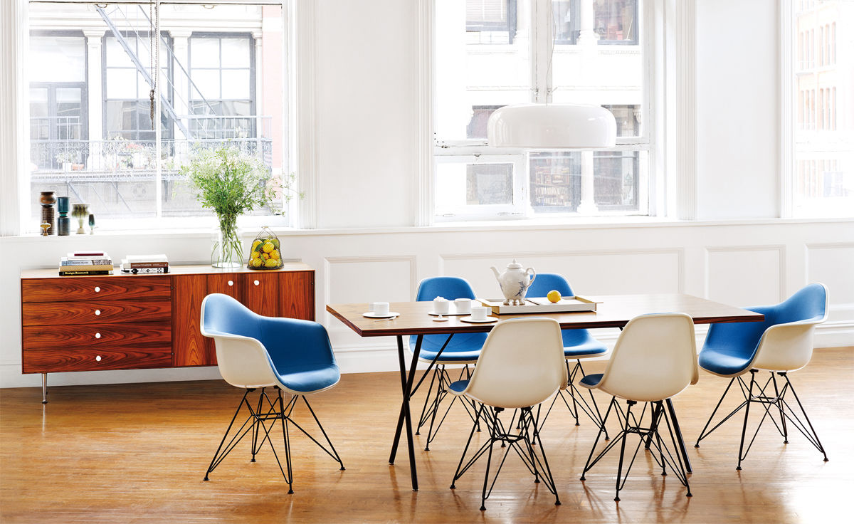 eames&reg; upholstered armchair with wire base