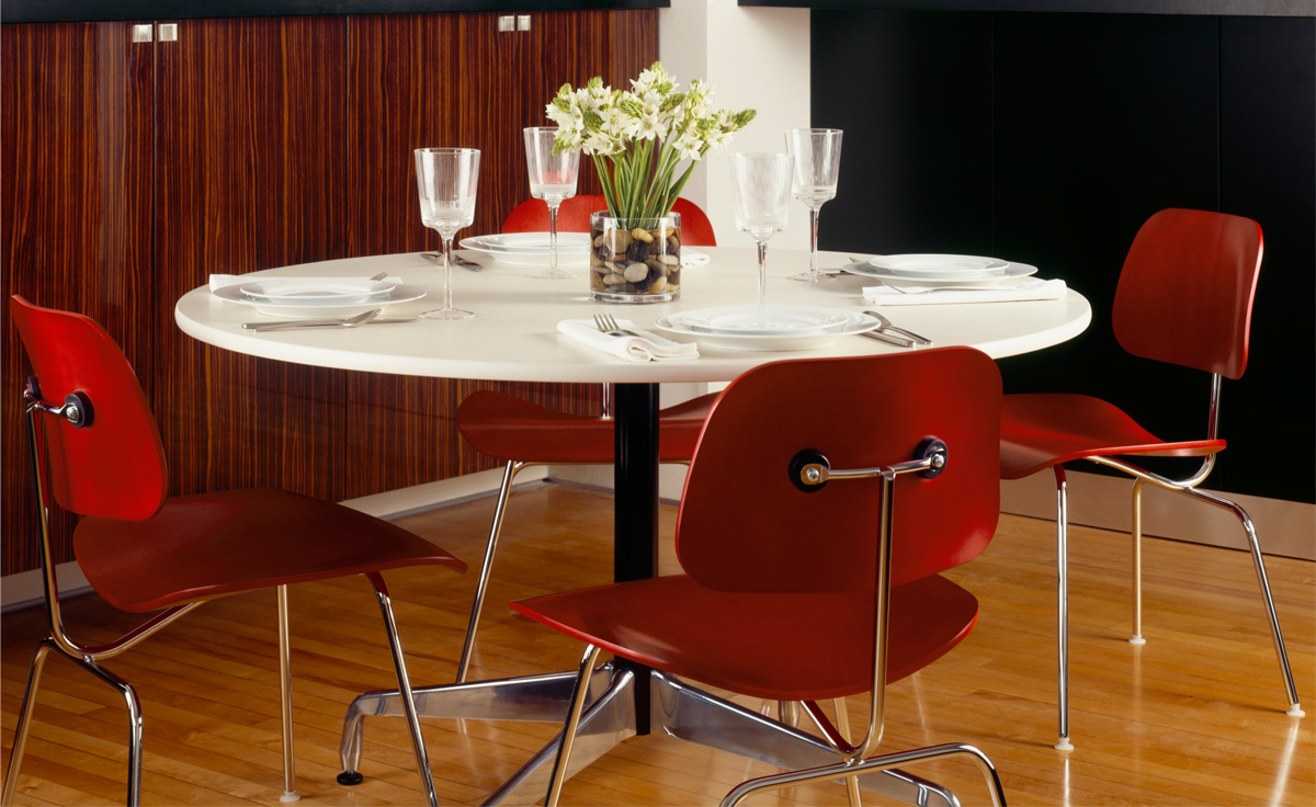 eames&reg; molded plywood dining chair dcm