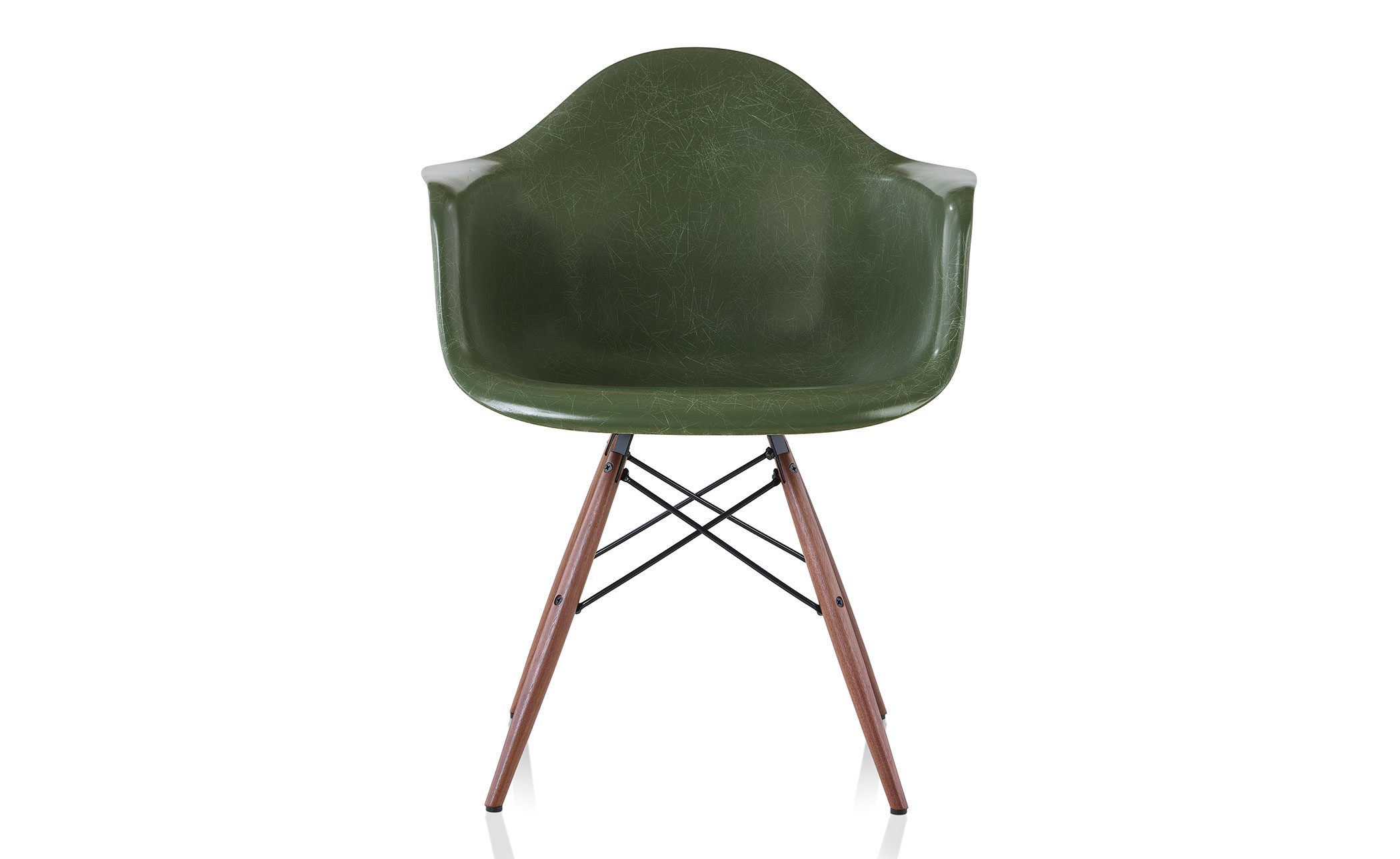 eames&reg; molded fiberglass armchair with dowel base