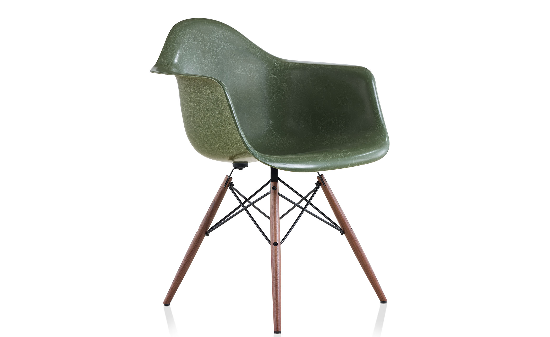 eames&reg; molded fiberglass armchair with dowel base