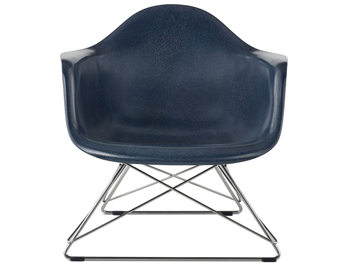 eames&reg; molded fiberglass armchair with low wire base