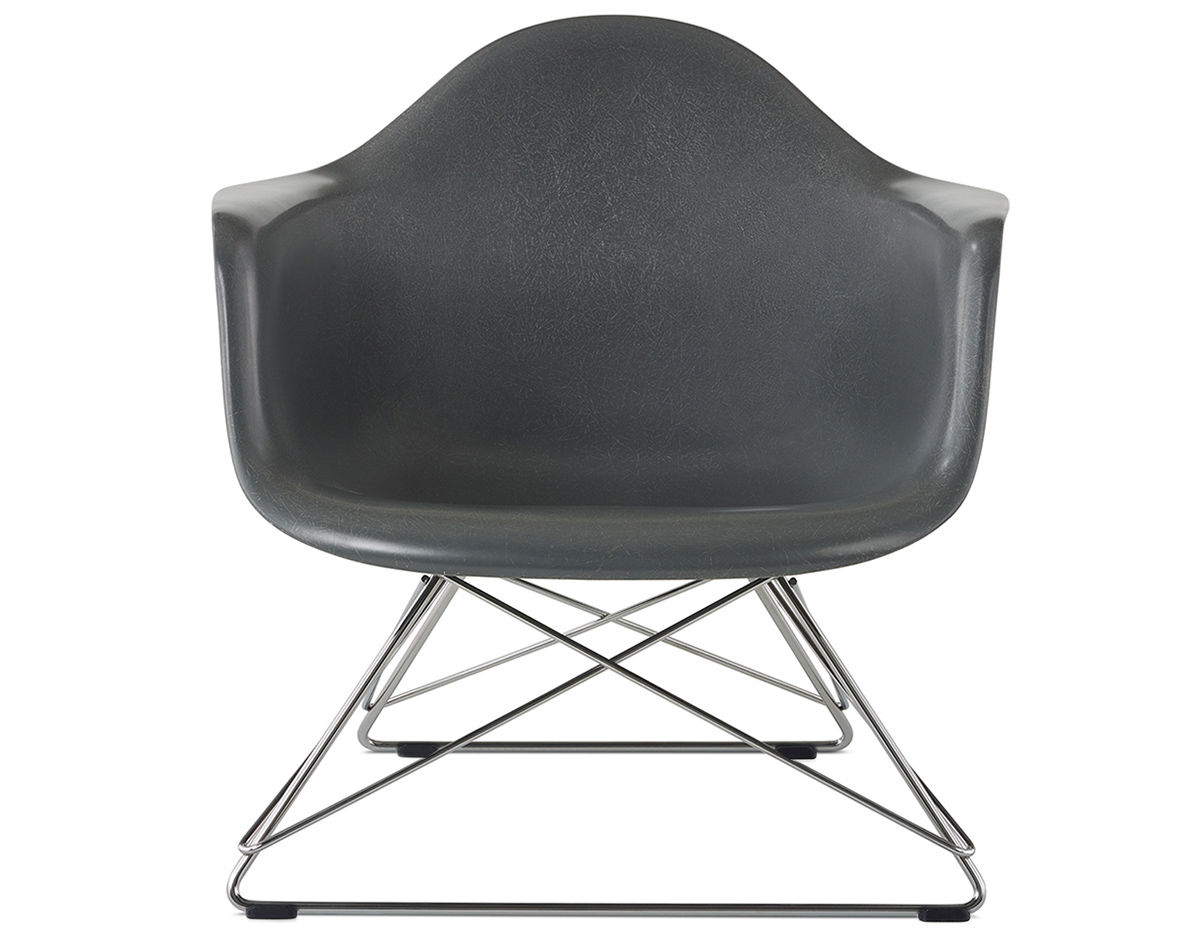 eames&reg; molded fiberglass armchair with low wire base