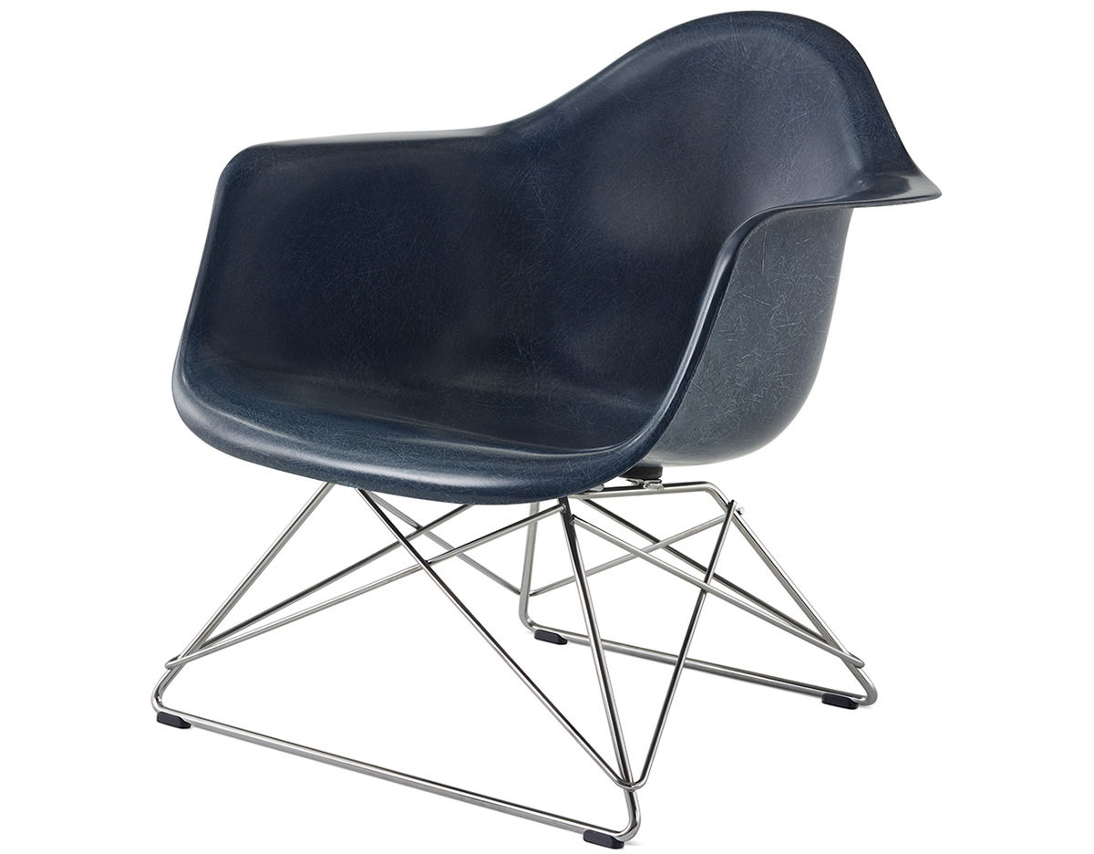eames&reg; molded fiberglass armchair with low wire base