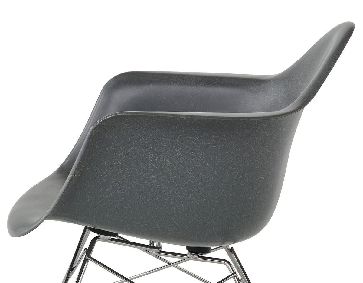 eames&reg; molded fiberglass armchair with low wire base