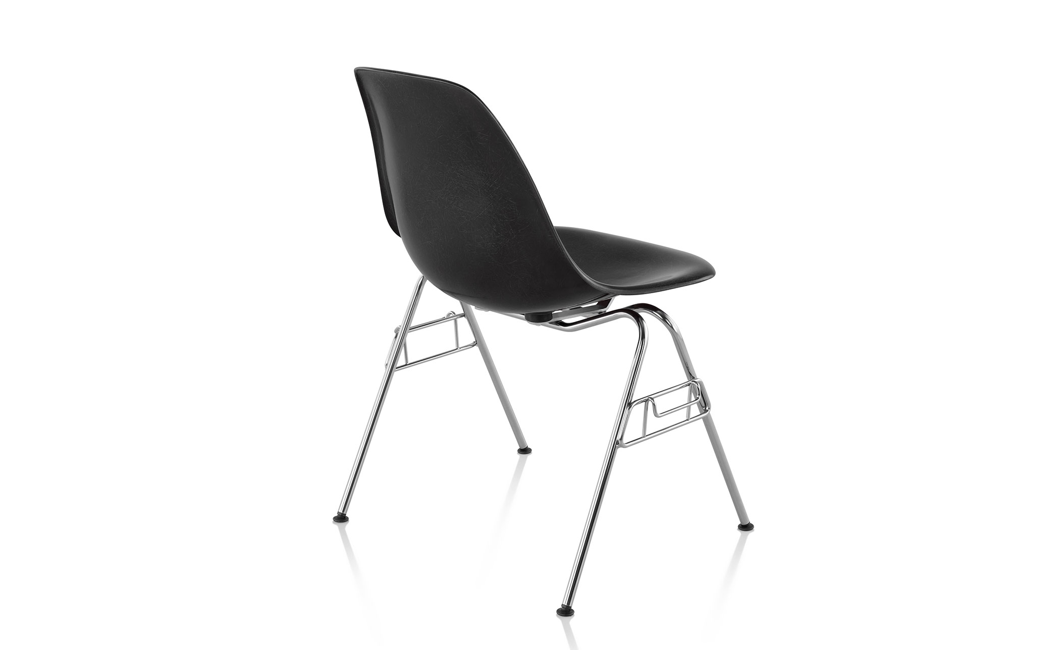 eames&reg; molded fiberglass side chair with stacking base