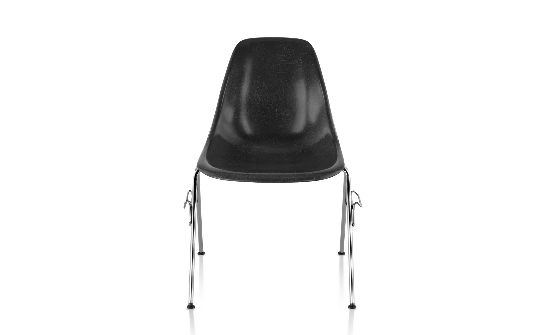 eames&reg; molded fiberglass side chair with stacking base