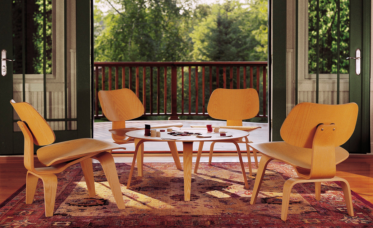 eames® molded plywood coffee table with wood base